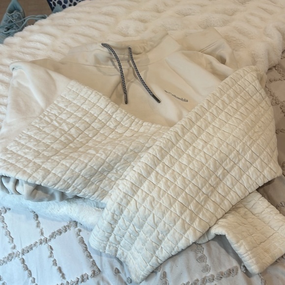 Columbia Sweatshirt - Picture 2 of 5